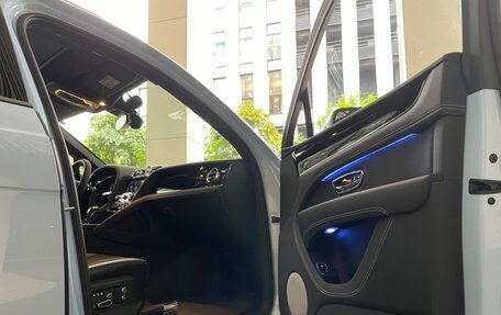 Bentley Bentayga I, 2025 год, 25 000 000 рублей, 10 фотография