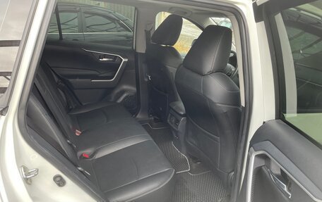 Toyota RAV4, 2020 год, 2 900 000 рублей, 8 фотография