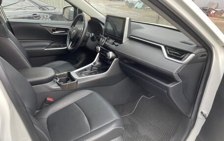 Toyota RAV4, 2020 год, 2 900 000 рублей, 6 фотография