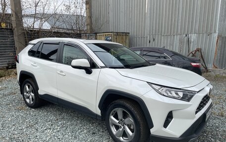 Toyota RAV4, 2020 год, 2 900 000 рублей, 2 фотография