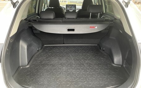 Toyota RAV4, 2020 год, 2 900 000 рублей, 9 фотография