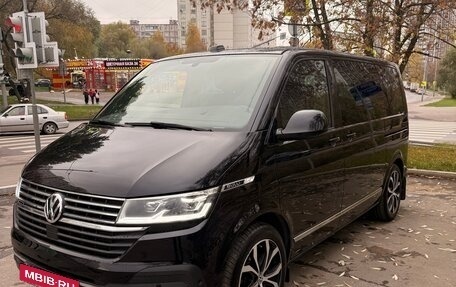 Volkswagen Multivan T6 рестайлинг, 2020 год, 7 900 000 рублей, 2 фотография