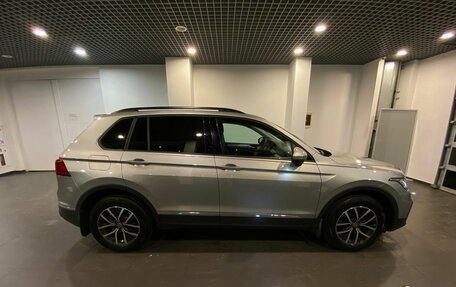 Volkswagen Tiguan II, 2021 год, 2 902 000 рублей, 2 фотография