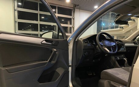 Volkswagen Tiguan II, 2021 год, 2 902 000 рублей, 21 фотография