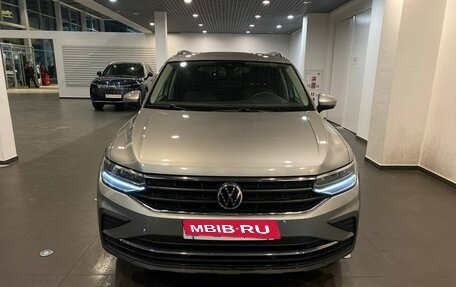 Volkswagen Tiguan II, 2021 год, 2 902 000 рублей, 8 фотография