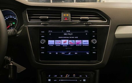 Volkswagen Tiguan II, 2021 год, 2 902 000 рублей, 13 фотография