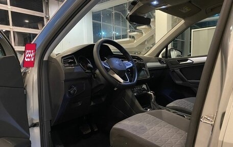 Volkswagen Tiguan II, 2021 год, 2 902 000 рублей, 23 фотография