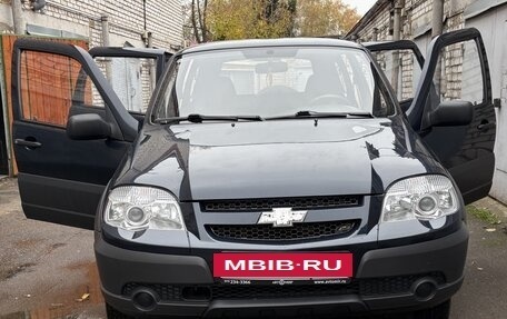 Chevrolet Niva I рестайлинг, 2011 год, 650 000 рублей, 8 фотография