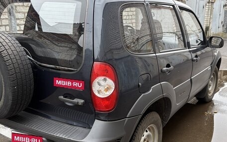 Chevrolet Niva I рестайлинг, 2011 год, 650 000 рублей, 3 фотография