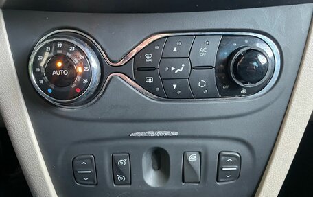 Renault Logan II, 2014 год, 700 000 рублей, 12 фотография