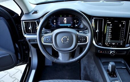 Volvo V60 II, 2022 год, 3 178 999 рублей, 10 фотография