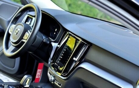 Volvo V60 II, 2022 год, 3 178 999 рублей, 9 фотография
