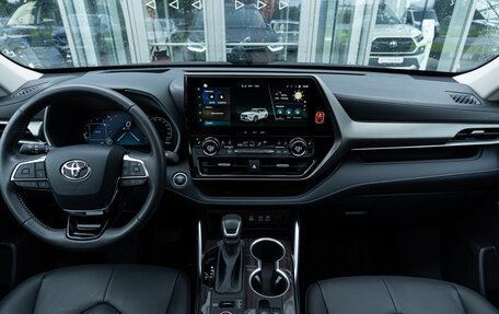 Toyota Highlander, 2025 год, 6 890 000 рублей, 30 фотография