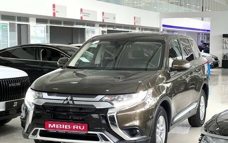 Mitsubishi Outlander III рестайлинг 3, 2019 год, 2 350 000 рублей, 1 фотография