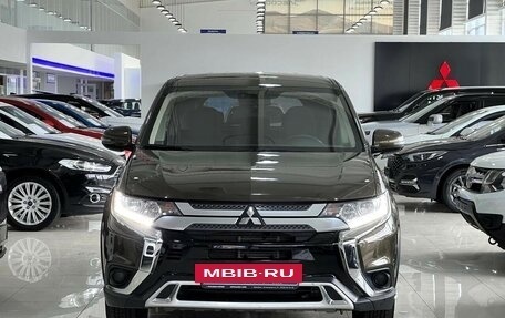 Mitsubishi Outlander III рестайлинг 3, 2019 год, 2 350 000 рублей, 2 фотография