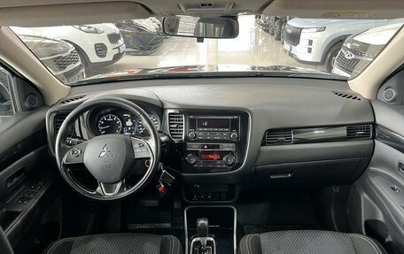 Mitsubishi Outlander III рестайлинг 3, 2019 год, 2 350 000 рублей, 14 фотография