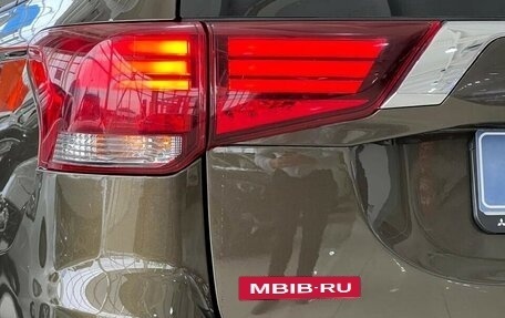 Mitsubishi Outlander III рестайлинг 3, 2019 год, 2 350 000 рублей, 9 фотография