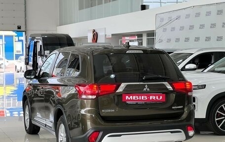 Mitsubishi Outlander III рестайлинг 3, 2019 год, 2 350 000 рублей, 8 фотография