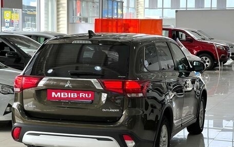 Mitsubishi Outlander III рестайлинг 3, 2019 год, 2 350 000 рублей, 6 фотография