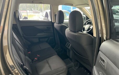 Mitsubishi Outlander III рестайлинг 3, 2019 год, 2 350 000 рублей, 20 фотография