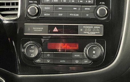 Mitsubishi Outlander III рестайлинг 3, 2019 год, 2 350 000 рублей, 25 фотография