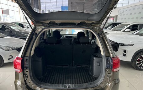 Mitsubishi Outlander III рестайлинг 3, 2019 год, 2 350 000 рублей, 19 фотография