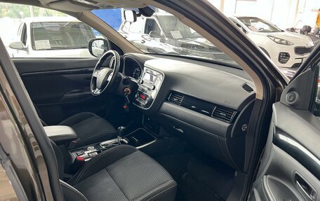 Mitsubishi Outlander III рестайлинг 3, 2019 год, 2 350 000 рублей, 22 фотография