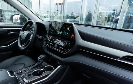 Toyota Highlander, 2024 год, 6 890 000 рублей, 40 фотография