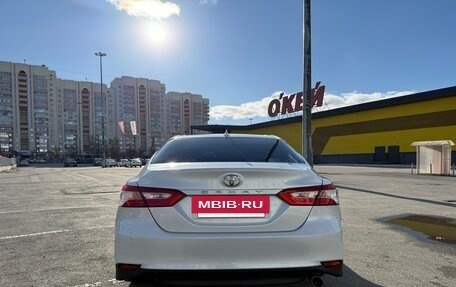 Toyota Camry, 2020 год, 2 700 000 рублей, 3 фотография