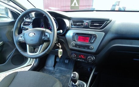 KIA Rio III рестайлинг, 2014 год, 730 000 рублей, 23 фотография
