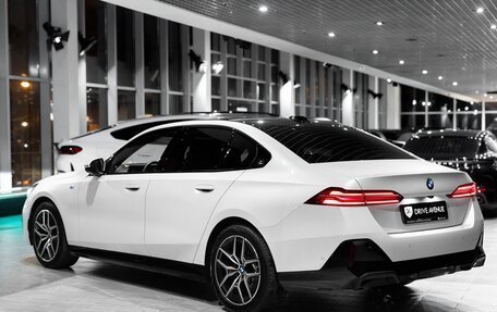 BMW 5 серия, 2024 год, 6 500 000 рублей, 6 фотография