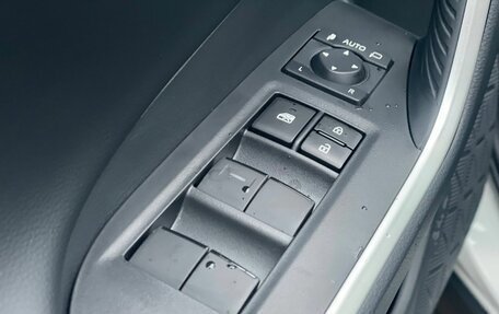Toyota RAV4, 2025 год, 3 930 000 рублей, 8 фотография