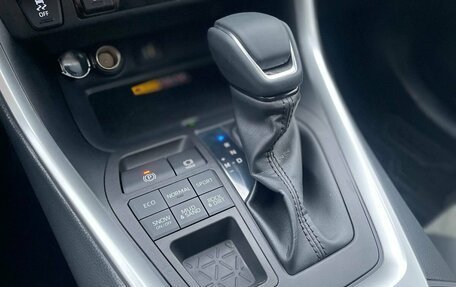 Toyota RAV4, 2025 год, 3 930 000 рублей, 21 фотография