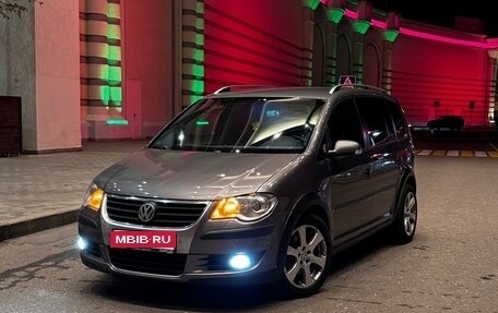 Volkswagen Touran III, 2008 год, 700 000 рублей, 1 фотография