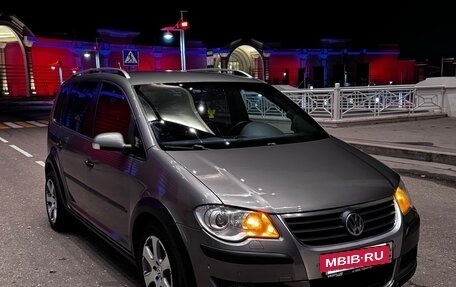 Volkswagen Touran III, 2008 год, 700 000 рублей, 2 фотография