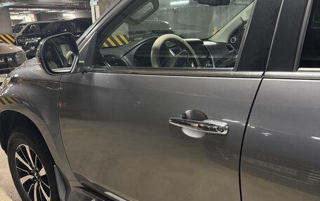 Mitsubishi Pajero Sport III рестайлинг, 2017 год, 2 950 000 рублей, 4 фотография