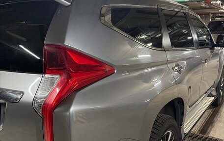 Mitsubishi Pajero Sport III рестайлинг, 2017 год, 2 950 000 рублей, 7 фотография