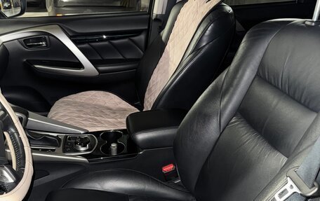 Mitsubishi Pajero Sport III рестайлинг, 2017 год, 2 950 000 рублей, 12 фотография