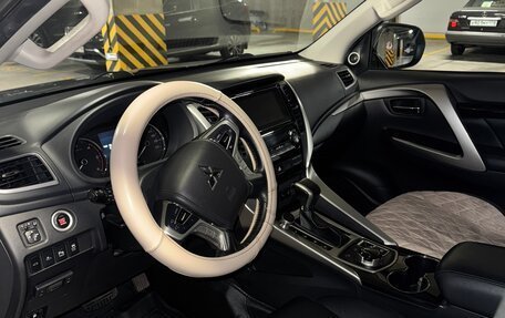 Mitsubishi Pajero Sport III рестайлинг, 2017 год, 2 950 000 рублей, 11 фотография