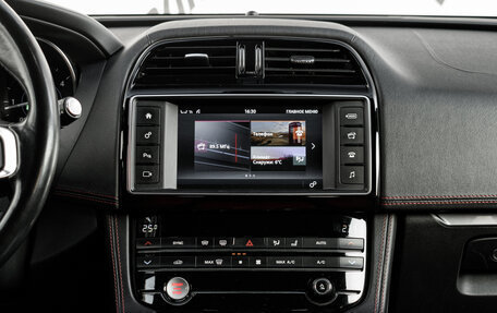 Jaguar F-Pace, 2018 год, 3 670 000 рублей, 19 фотография