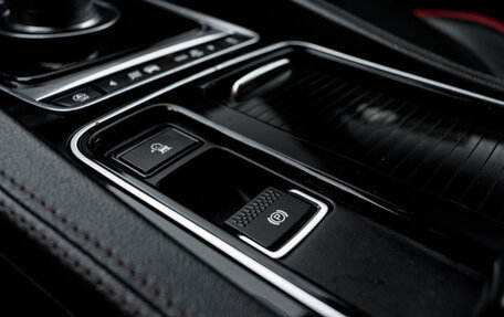 Jaguar F-Pace, 2018 год, 3 670 000 рублей, 25 фотография