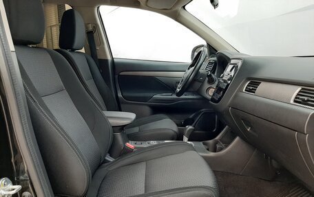 Mitsubishi Outlander III рестайлинг 3, 2016 год, 1 670 000 рублей, 11 фотография