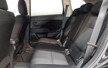 Mitsubishi Outlander III рестайлинг 3, 2016 год, 1 670 000 рублей, 12 фотография