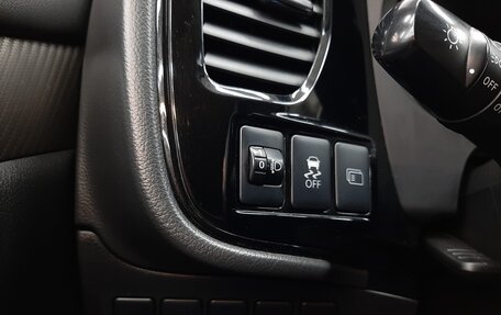 Mitsubishi Outlander III рестайлинг 3, 2016 год, 1 670 000 рублей, 19 фотография