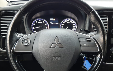 Mitsubishi Outlander III рестайлинг 3, 2016 год, 1 670 000 рублей, 15 фотография