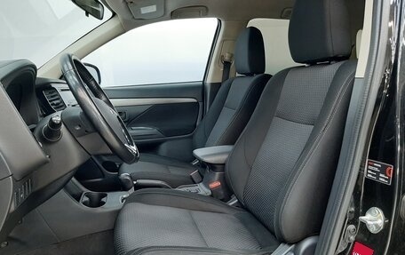 Mitsubishi Outlander III рестайлинг 3, 2016 год, 1 670 000 рублей, 10 фотография