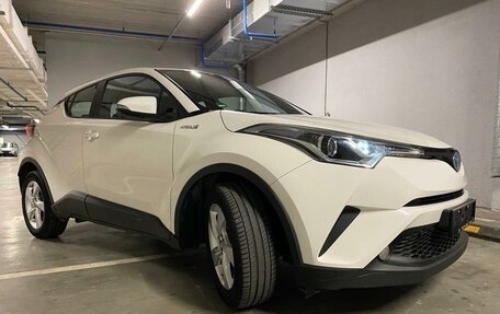 Toyota C-HR I рестайлинг, 2016 год, 2 000 000 рублей, 4 фотография