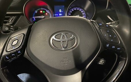 Toyota C-HR I рестайлинг, 2016 год, 2 000 000 рублей, 8 фотография