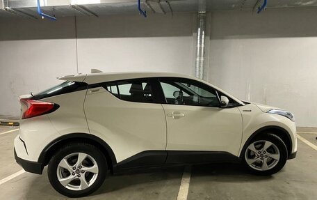 Toyota C-HR I рестайлинг, 2016 год, 2 000 000 рублей, 3 фотография