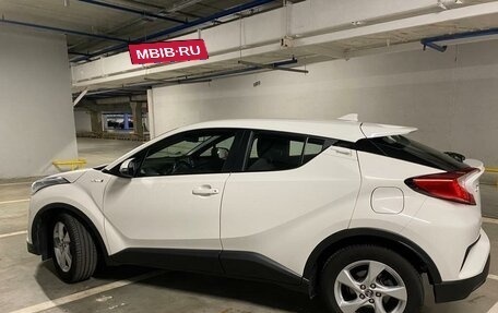 Toyota C-HR I рестайлинг, 2016 год, 2 000 000 рублей, 2 фотография